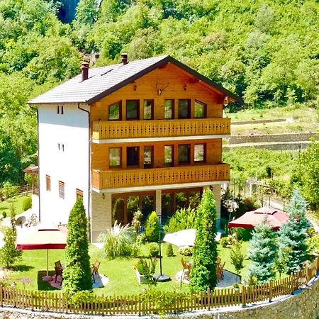 Vila Alexander B&B 瓦勒博内 外观 照片