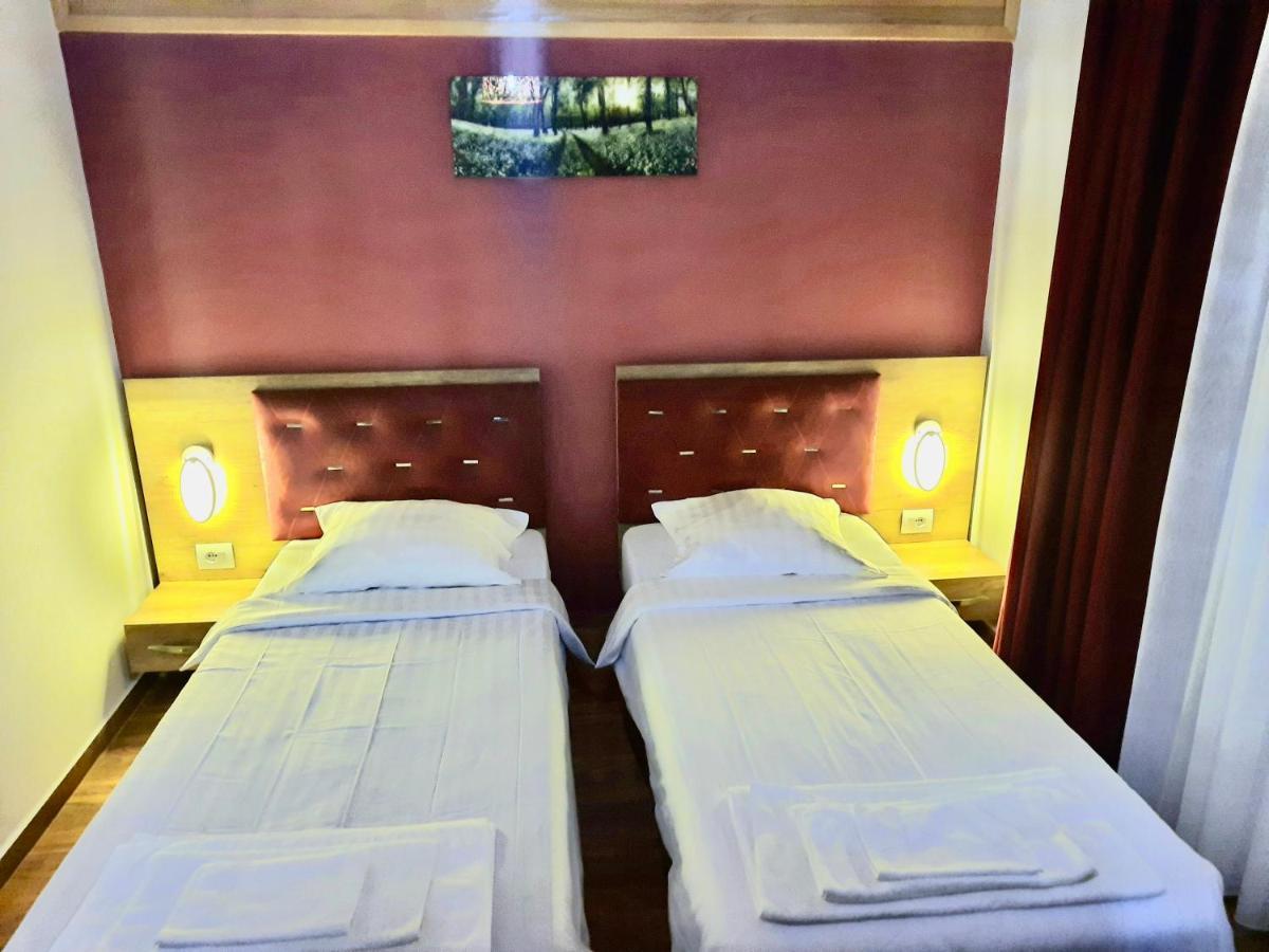 Vila Alexander B&B 瓦勒博内 外观 照片