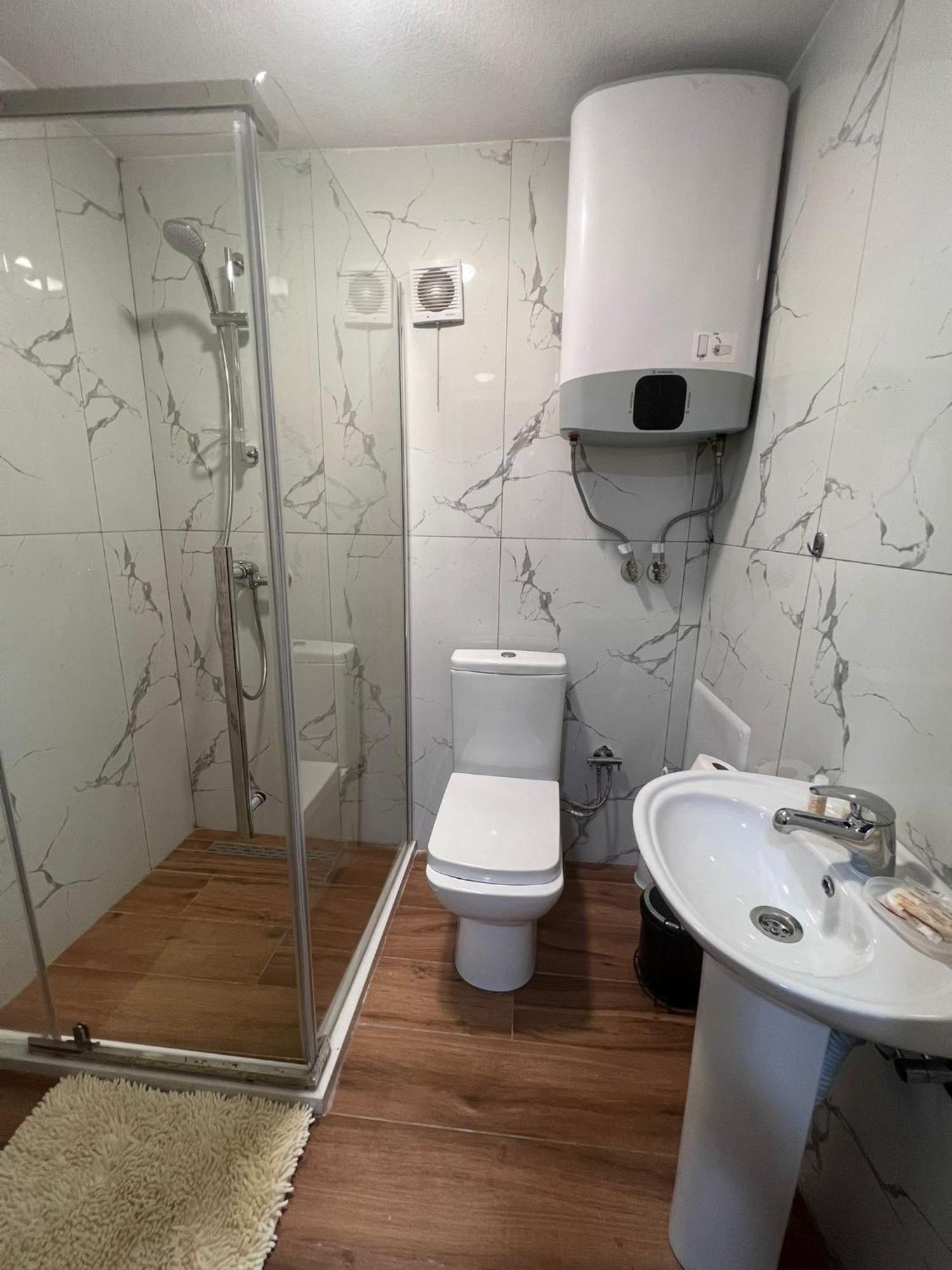 Vila Alexander B&B 瓦勒博内 外观 照片